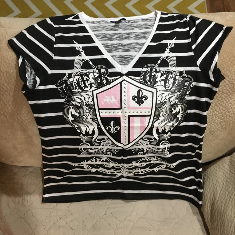Dereon New Black/White Striped top w/front design