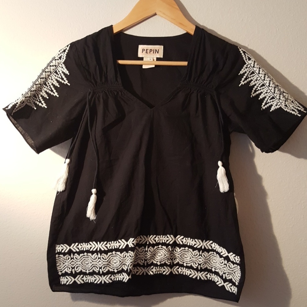 Embroidered sleeved blouse fresh material