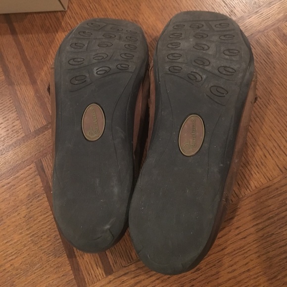 Earth origin slip on shoes - Picture 2 of 8