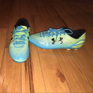 Youth Under Armour soccer cleats size 6Y