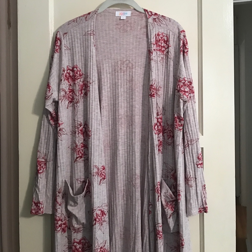 Cassie LulaRoe M. Oatmeal with roses.