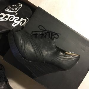 Seychelles Hawk wedge shoes, size 10.