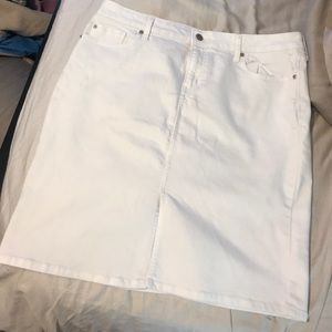 White pencil skirt. GAP