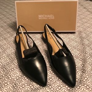 ⭐️NWT Michael Kors Claudia leather flat