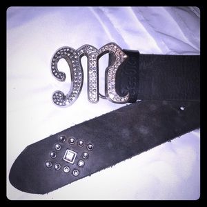 Gorgeous Miss Me black leather belt and buckle