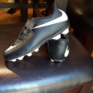 Nike boys soccer cleats - great condition