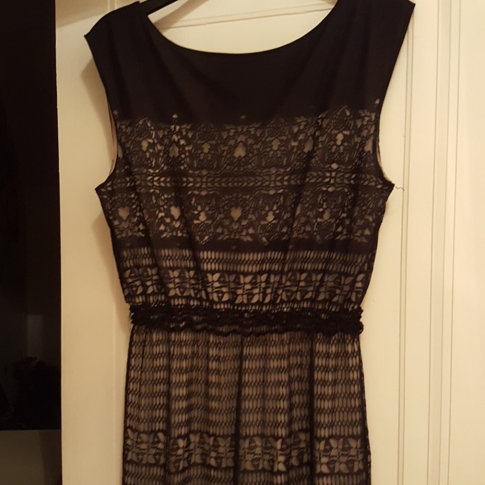 Dress - Picture 3 of 4
