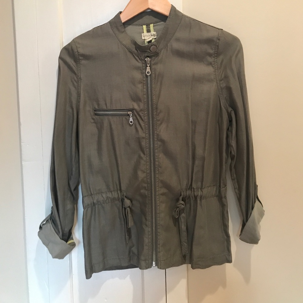 Light weight jacket not lined. Hunter green.