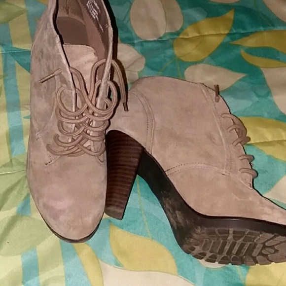 Shoes - Picture 2 of 2