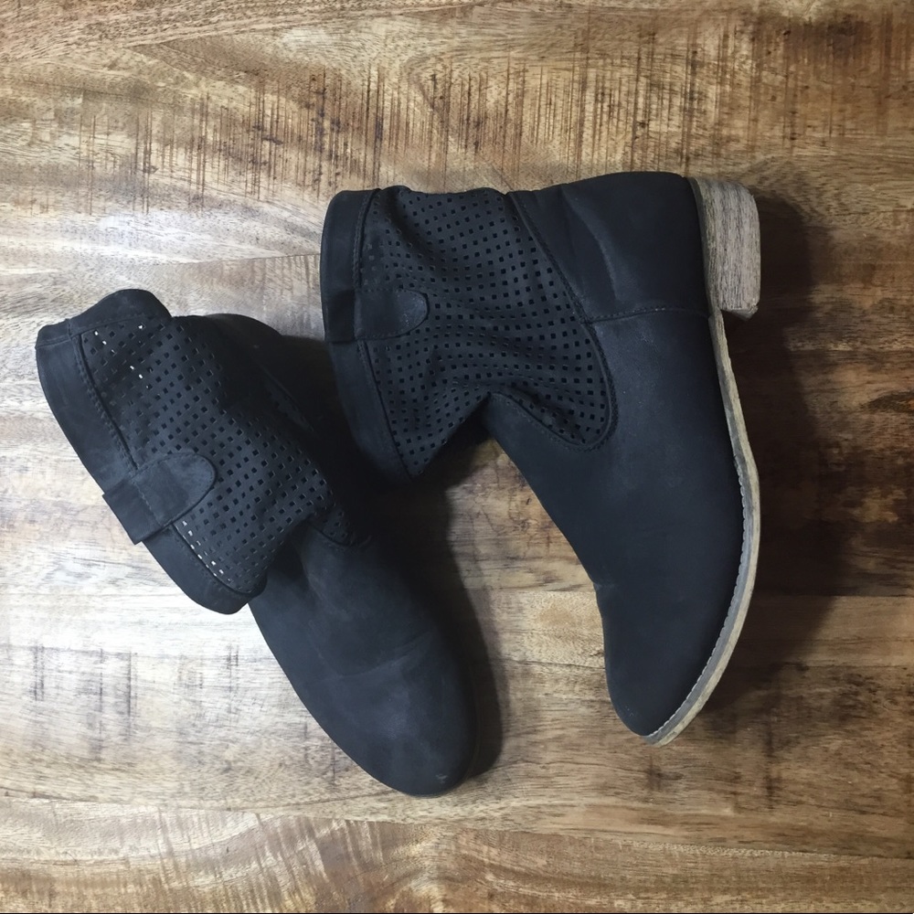 Bucco booties