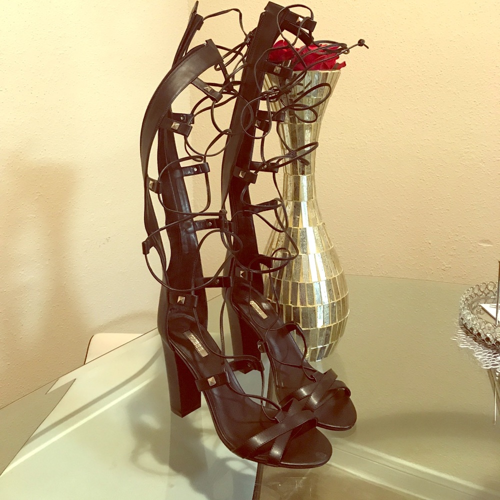 Gwannalie by Guess (gladiator)