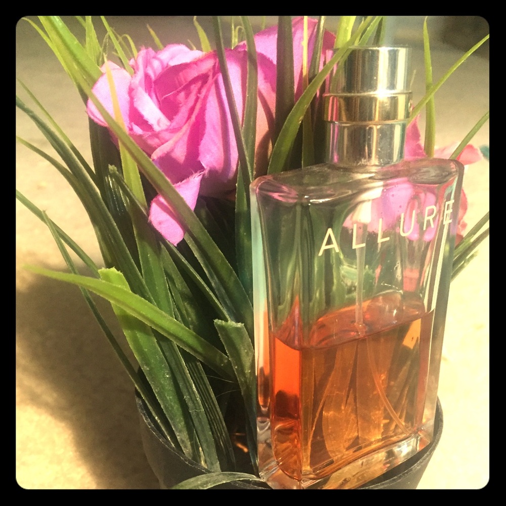 CHANEL Allure eau de toilette spray