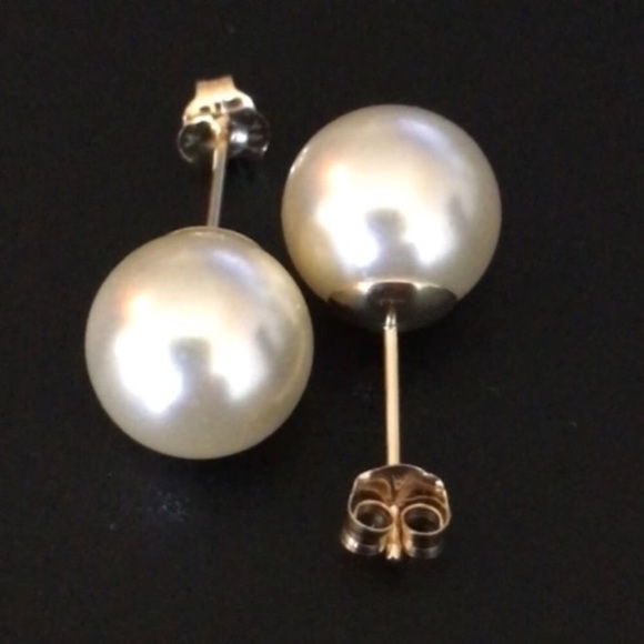 14k Yellow Gold 10mm White Pearl Stud Earrings - Picture 4 of 5