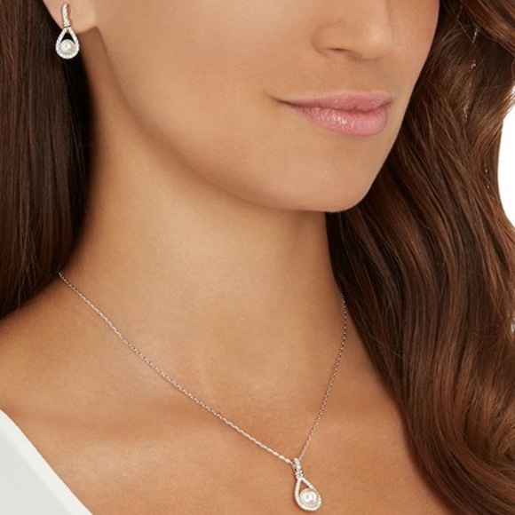 Swarovski Jewelry - 💎Brand new pearl set from Swarovski🔥