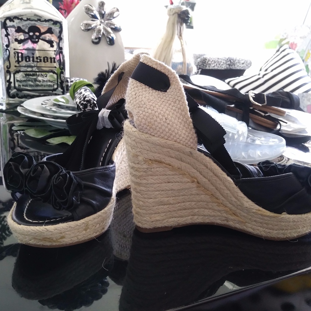 VINCE CAMUTO WEDGE HEEL SANDAL 7M NEW