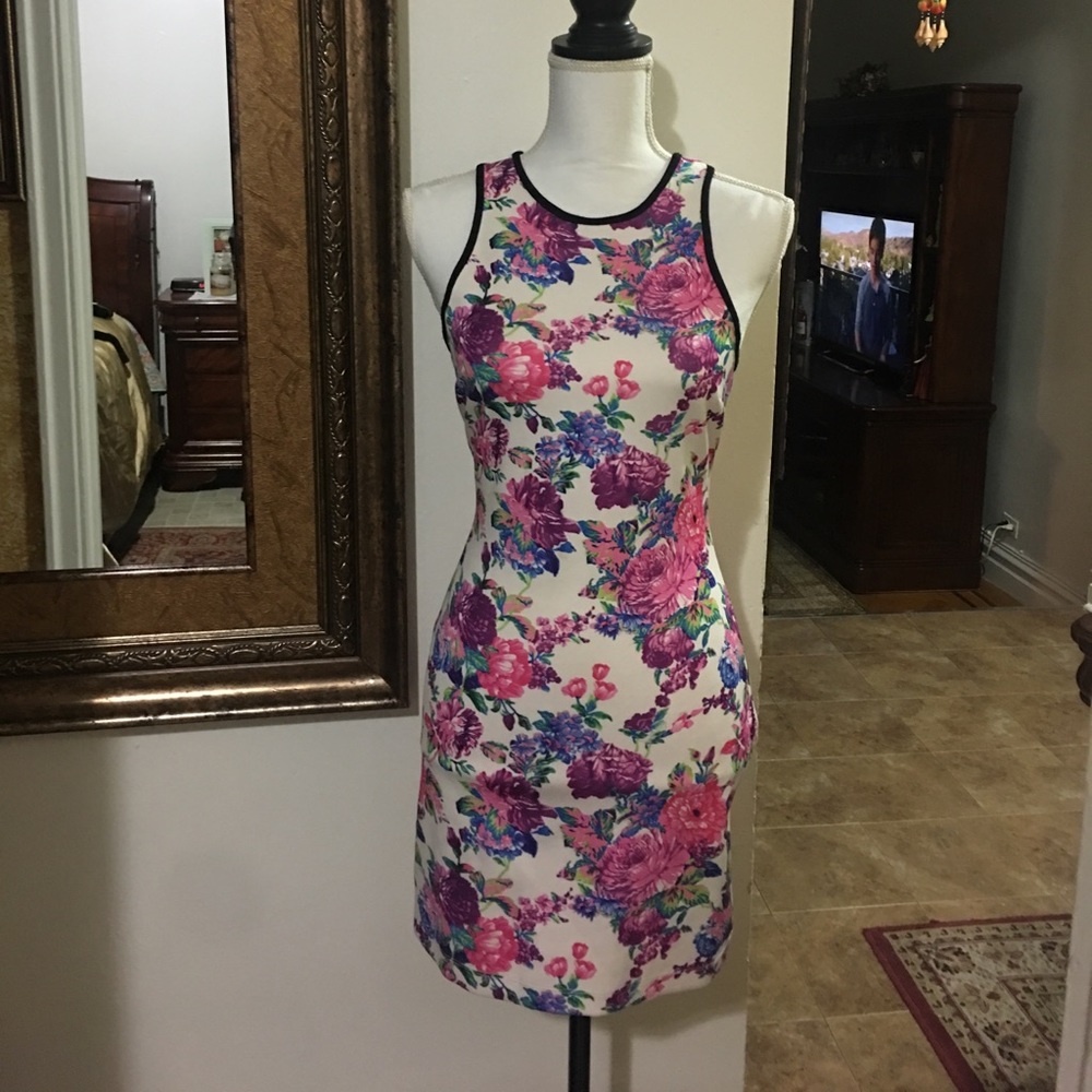 Floral sleeveless dress Size Medium