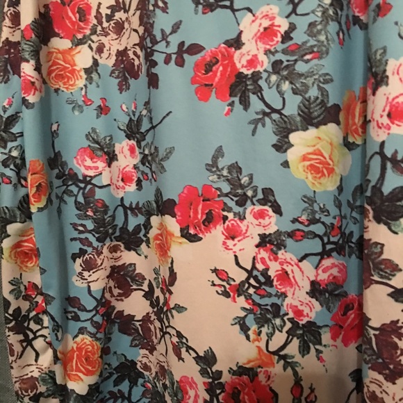 Floral sleeves dress - Picture 2 of 3