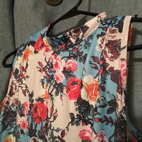 Floral sleeves dress - Picture 3 of 3