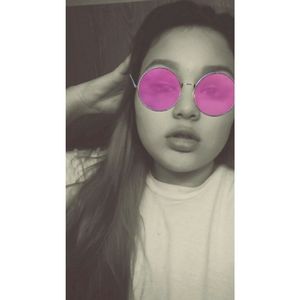 Meet your Posher, Tola