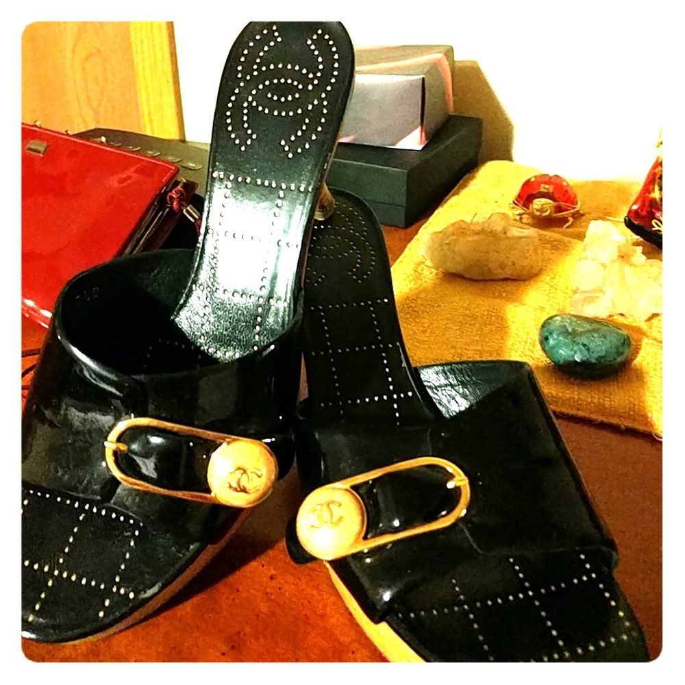Chanel kitten heels
