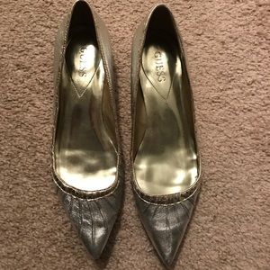 Guess Silver Pointy Toe Kitten Heels Size 7.5!