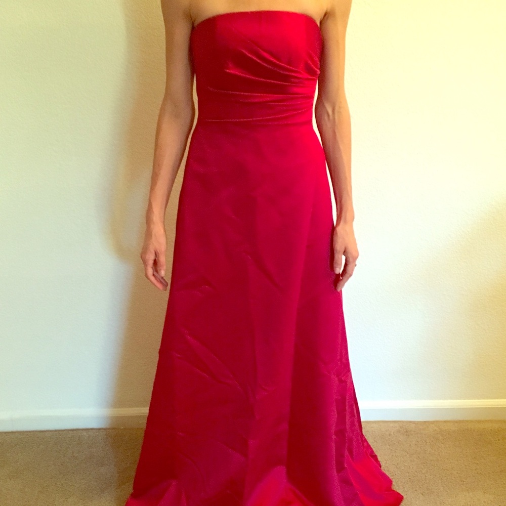 ❤️Red strapless bridesmaid dress 💃🏻