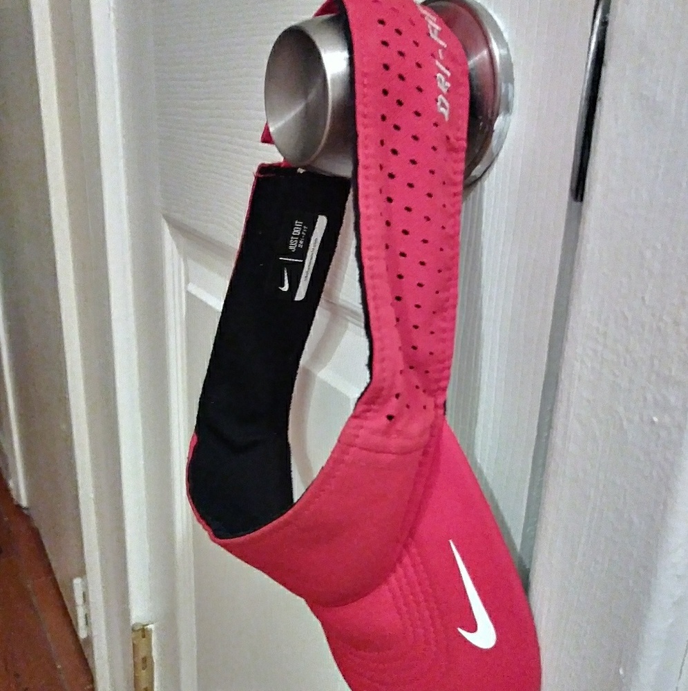 Red nike snapback
