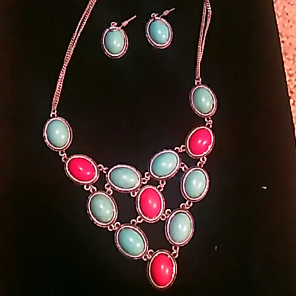 Statement necklace and earring set