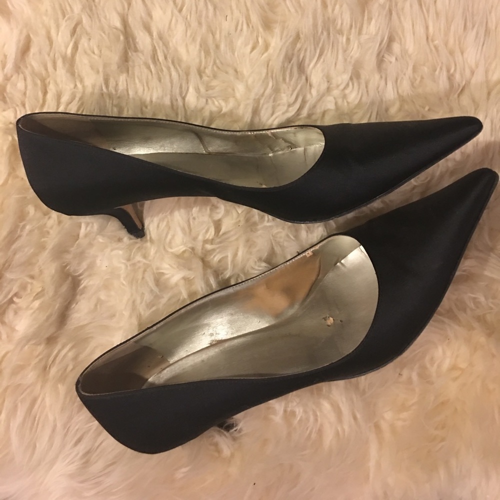 Anne Klein black satin pumps