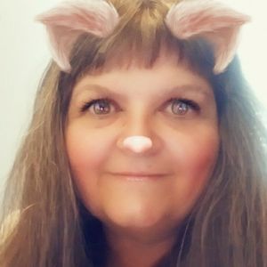 Meet your Posher, Dee dee