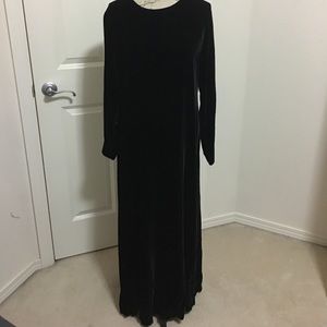 Long sleeve black velvet dress