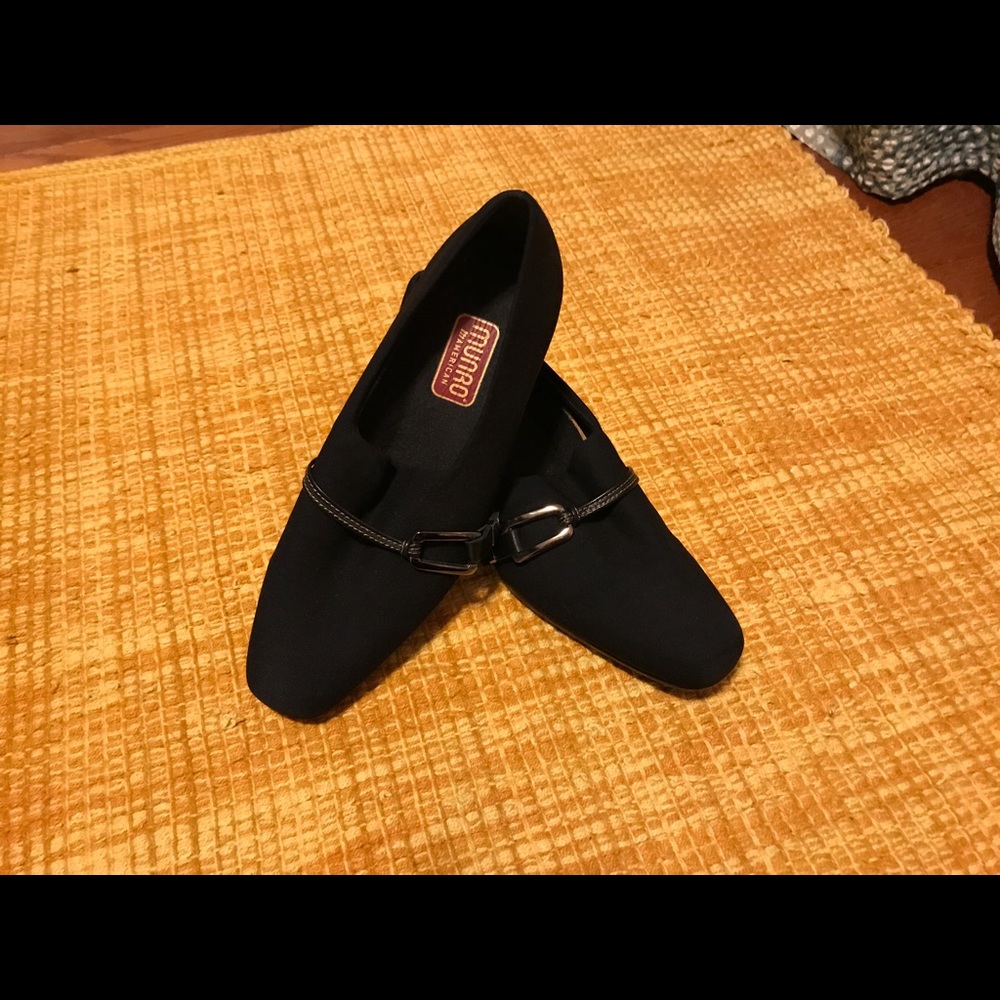 Barely Worn! Munro American black Cindi shoes