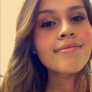 Meet your Posher, Daniela