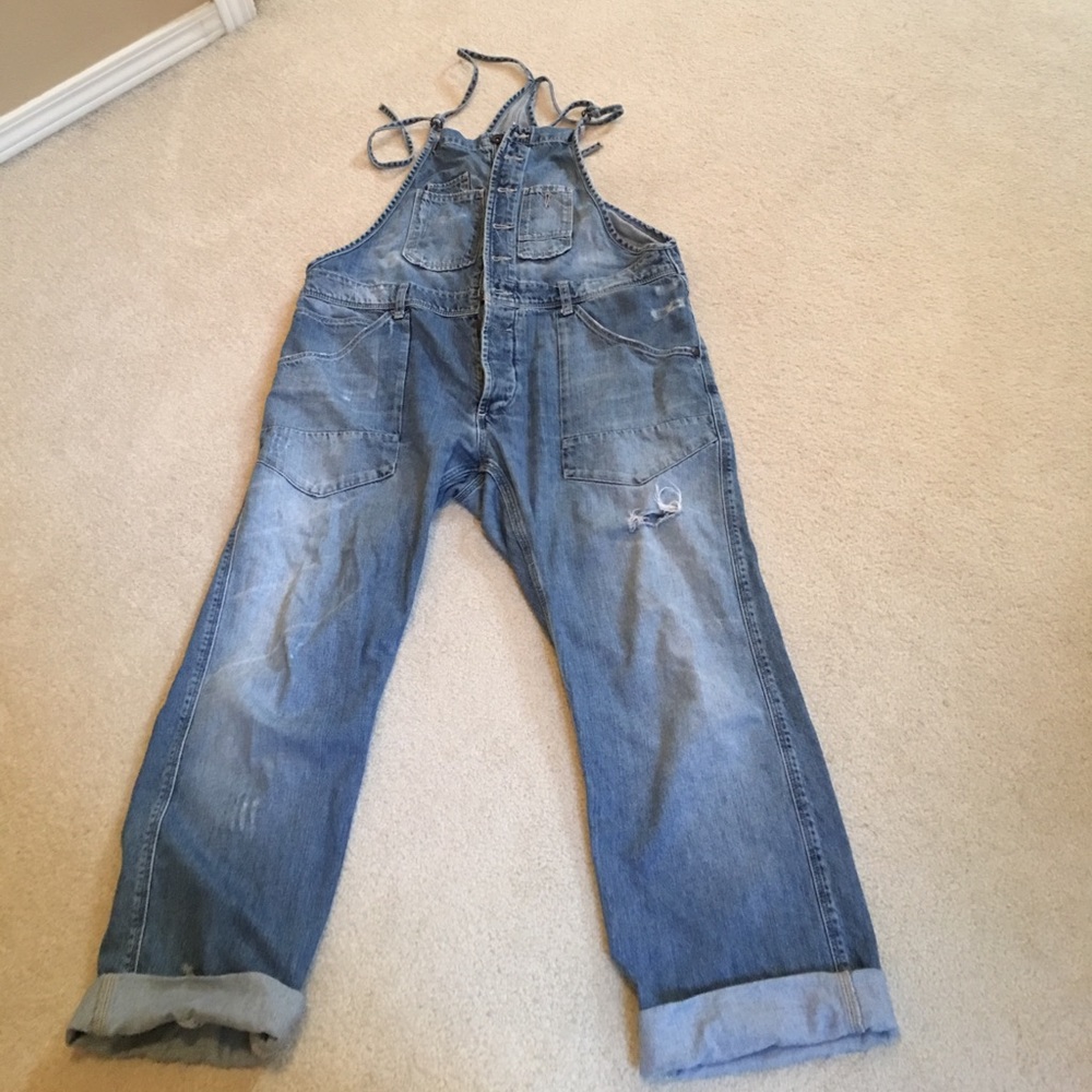 H&M super fun and cute distressed overalls
