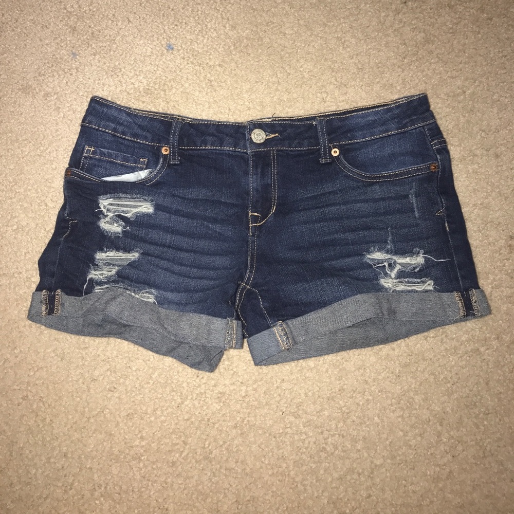 low rise denim distressed short