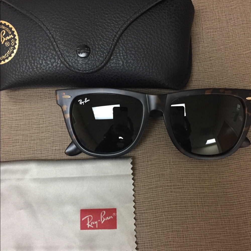 Ray-Ban wayfarer sunglasses 😎