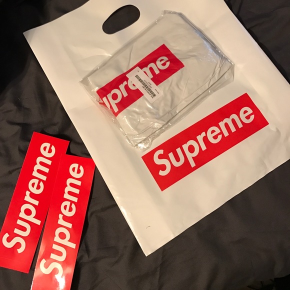 Supreme Blimp - Picture 1 of 2