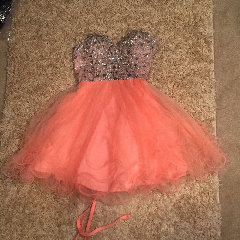 XS sweetheart neckline short dress