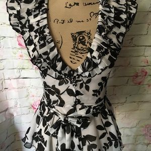 🦄WHBM Floral Ruffle Peplum Top