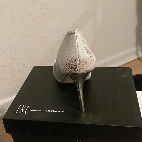 Shoes - Picture 3 of 3