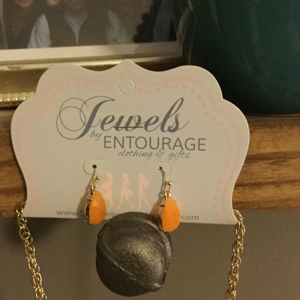 Statement Necklace - Picture 2 of 4