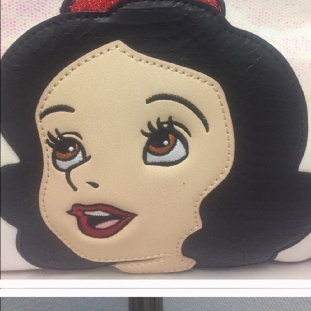 Snow White Evil Queen Purse - Picture 2 of 5