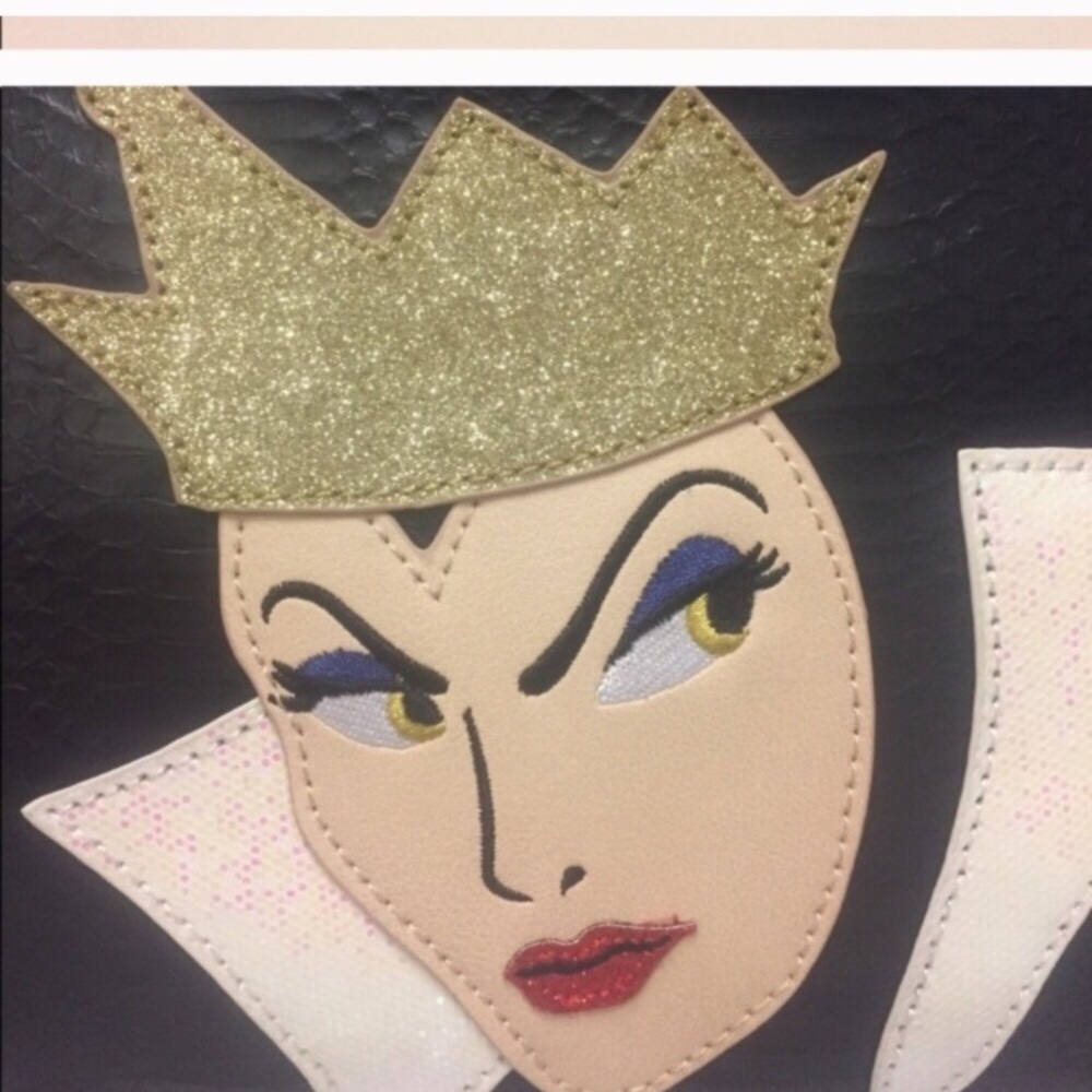 Snow White Evil Queen Purse - Picture 4 of 5