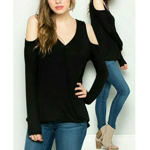 🇺🇸MADE IN USA🇺🇸 Black cold shoulder top 2 Large left - Picture 2 of 7