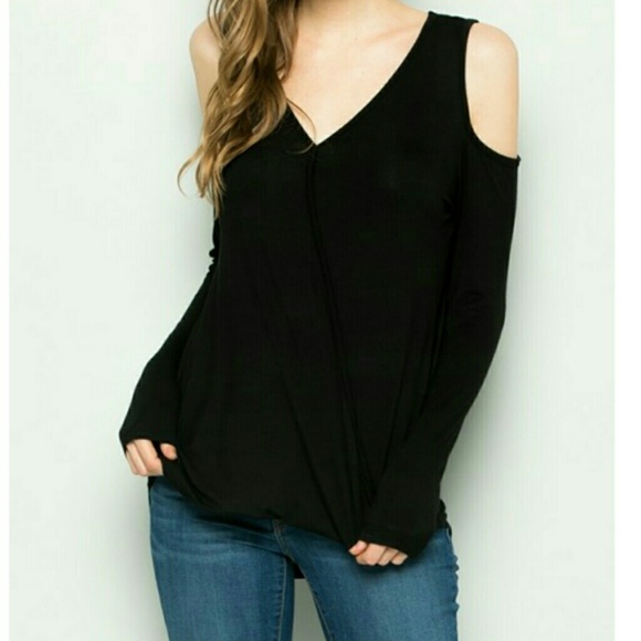 🇺🇸MADE IN USA🇺🇸 Black cold shoulder top 2 Large left - Picture 3 of 7