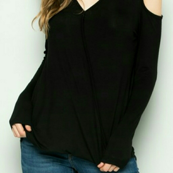🇺🇸MADE IN USA🇺🇸 Black cold shoulder top 2 Large left - Picture 4 of 7