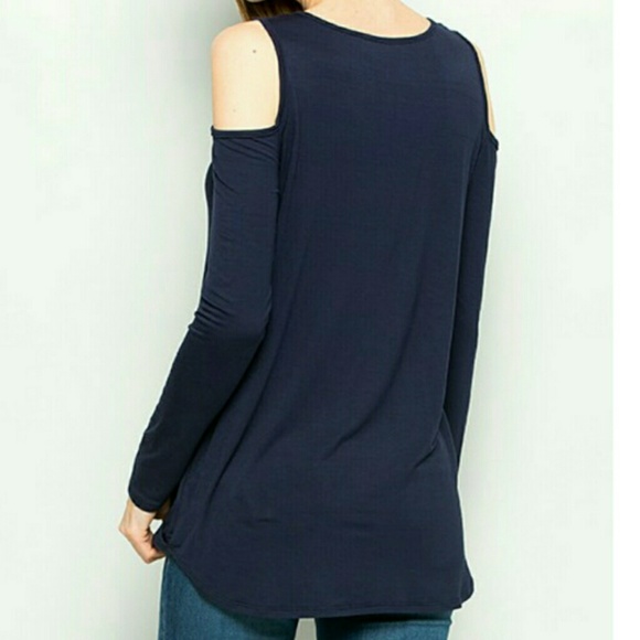 🇺🇸MADE IN USA🇺🇸 Black cold shoulder top 2 Large left - Picture 5 of 7