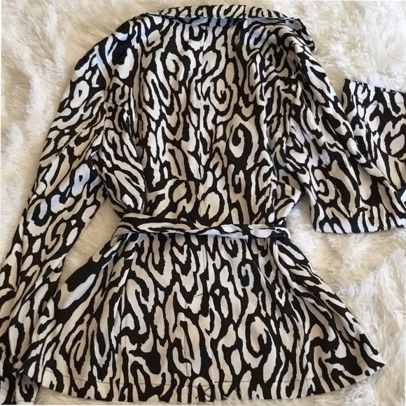 💐Black/White Jacket - Picture 2 of 3