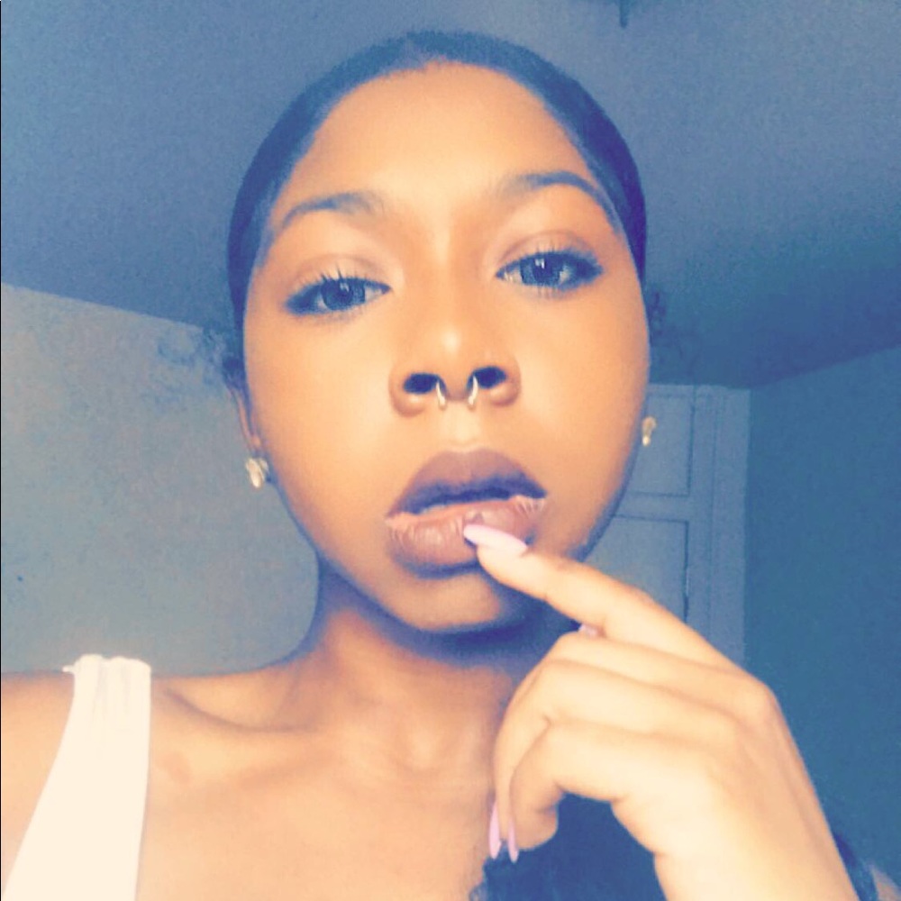 Meet your Posher, Sierra