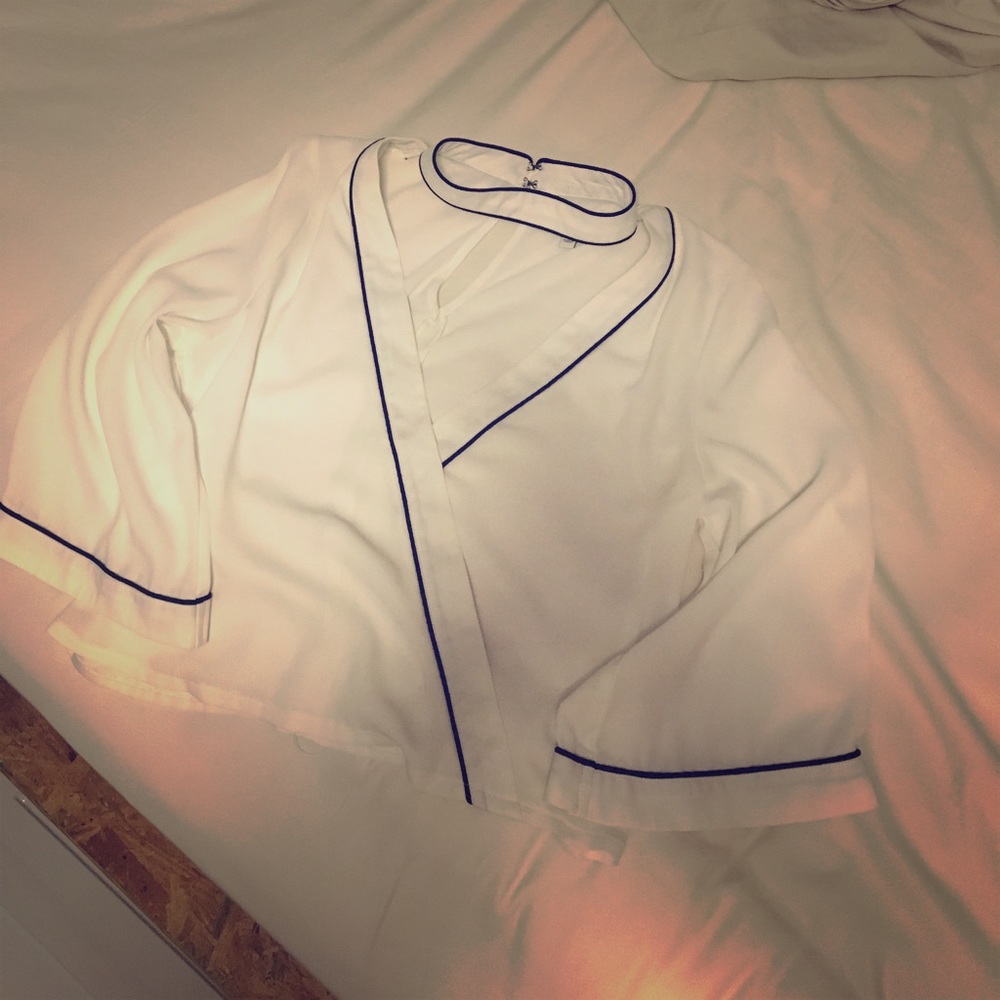 NWOT white and black kimono like crop top